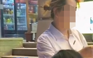客人就餐头发竖起变“海胆头”：网友质疑现场有电！