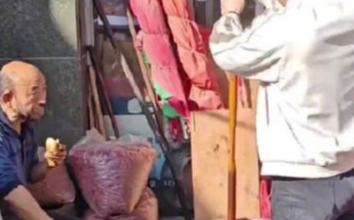 之前快捣出火星子的天水捣辣椒的大爷秒变技术总监 终于能歇会了！