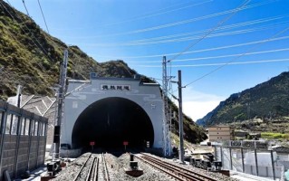 川青铁路今年开通运营：动车首次迈上海拔3000多米川西北高原！