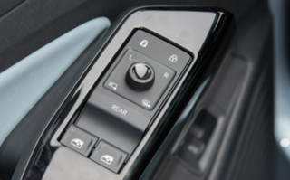 传2026年始欧洲强制新车配实体按键 系误读：测试机构倡议！