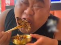 百万粉丝吃播网红切胃 体重达到350斤担心健康出现问题！