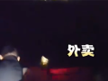 骑手为抄近路误跳大明湖：被救时手里仍拿着一份外卖！