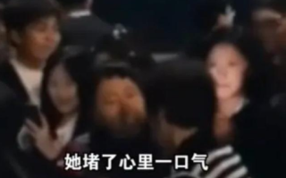 山东一男子当街打掉女子牙齿引众怒 目击：男子出轨被妻子发现！