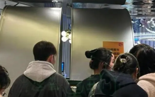 多位孕妇没有排队直接进店就餐 火烧云回应孕妇免排队争议！