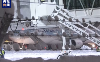 半个月内又一起！日本机场两客机擦碰原因公布：路面结冰牵引车打滑！