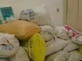 男子200万建洋房被爸妈塞满农作物 哭笑不得！