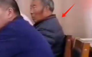 淄博烧烤赵大爷真被叫去开会了 网友调侃:在退休的年纪迎来了事业的巅峰!