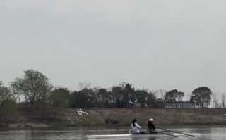 15岁女孩赛艇训练遇强对流天气失联 望平安！