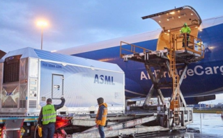 荷兰政府花200亿挽留无效！光刻机巨头ASML为何要从老家搬走！