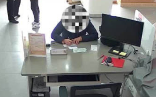 出纳索要公司分红被拒绝 给自己开出170万年终奖被抓！