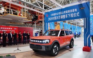 预售22.98万起 江铃福特智趣烈马下线：增程纯电双动力 ！