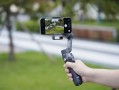 原生跟拍、收音补光一体！大疆OSMO Mobile 8手机稳定器图赏！