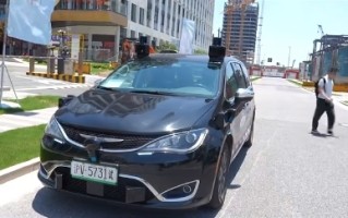 上海发放首批完全无人载人车牌照：免费体验无人驾驶出租车！