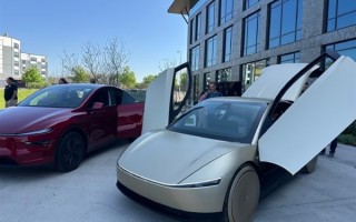 <i>能否按时上市：特斯拉重新申请新“Tesla Robotaxi”商标！</i>