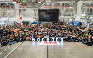 特斯拉：上海超级工厂第500万个电池包下线 !