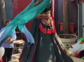 俄罗斯女孩河南拜师学习非遗牛皮鼓 体验“鼓上舞”!