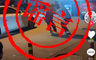 男孩要钱被拒街上踢踹母亲?公安机关调查后确认是谣言！