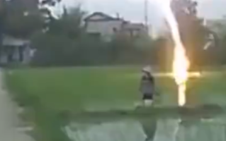 江西老人到田里干活遭雷击身亡 当地政府工作人员回应！