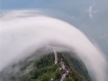 六盘水老王山出现罕见云瀑 网友：行云流水具象化！