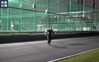 浙大校园有人原地起飞！现实版“钢铁侠”诞生了 !