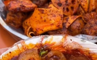 甘肃麻辣烫火爆出圈！灵魂配料辣椒粉销量飙涨100倍!