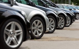 上半年超一半4S店赔钱！专家：传统豪华品牌被弃 改卖华为系等高端新能源！