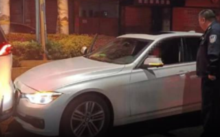 男子醉驾睡着 派出所所长果断开警车撞停！