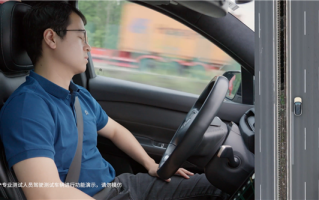 蔚来演示行业首个量产“紧急自主靠边停车“：高管疑内涵余承东！
