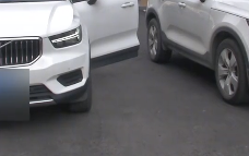 俩同事一起买沃尔沃开错三年 发生事故后保险拒赔!