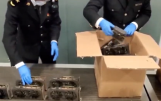 战损成色！男子入境带44张二手显卡被查：准备翻新后国内出售！