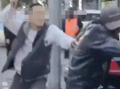 老人碰瓷被车主持刀追砍 当地回应涉事车主已被拘留！