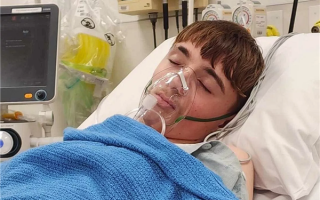 新西兰17岁男孩抽电子烟三年致肺塌陷：小命差点不保 ！