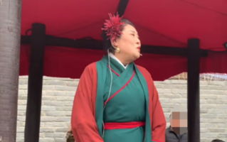 抖音粉丝涨至204万！景区回应王婆暂别舞台：由同事代班！