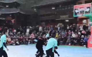 姑妈篮球赛唯一规则:不准打架 主打一个开心快乐！