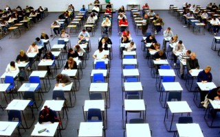 张雪峰称五百强企业说不看学历都是假话：有时候学历比经验更重要!