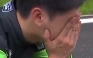 周冠宇第14名完赛后哭了 直言这场比赛终生难忘！