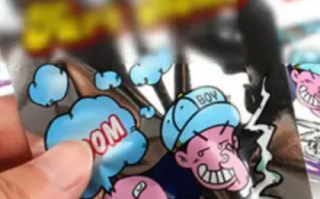 校门口网红玩具“臭屁包”存隐患：炸开后可产生急性剧毒！