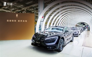 比亚迪第1300万辆新能源车下线：奥运冠军潘展乐成仰望U7车主!