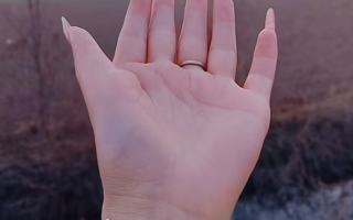 女子长12根手指自称灵活好用：吸粉超百万成大网红 ！