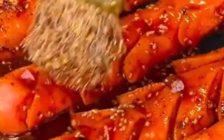 “淀粉肠”塌房 摊主出摊2小时无人问津 多家厂家否认淀粉肠使用骨泥！