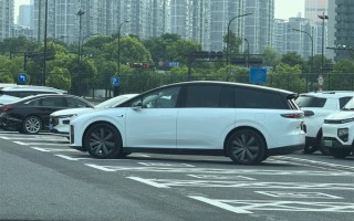 35万级家用纯电SUV 理想i8实车内饰首次曝光：比较眼熟！