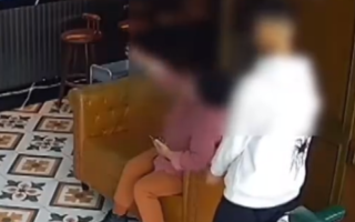 孩子理发138元妈妈怒斥嫌贵只愿付24元 发型师觉得很委屈！