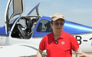 周鸿祎试驾固定翼飞行器：亲自转了一个弯 体验很好！