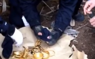 男子偷333万黄金全程不到2小时 用袜子埋地下！