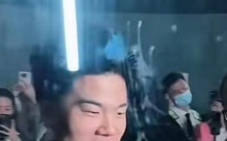 董宇辉博物馆直播打灯遭质疑 文物专家解释！