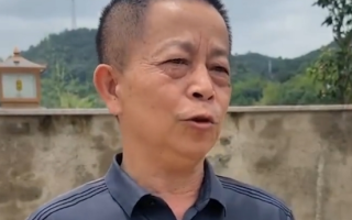 梅大高速下跪拦车老人女儿：爸爸是我心中的超级英雄！