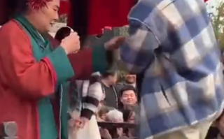 00后排队去找王婆相一种很新的亲 到底啥情况？