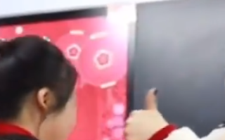 19岁唐氏女孩变脸绝技惊艳众人 网友：奇迹的背后是爱和努力还有付出!