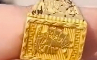 花费1000元 男子三年前掉河里的20g金戒指捞上来了 网友：非常值！