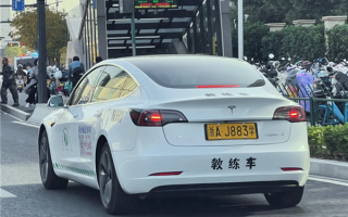 一驾校用特斯拉学车 教练：让学员提前适应电车 会关闭辅助驾驶功能 ！